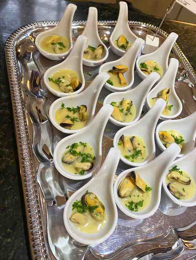 Mejillones frescos preparados al estilo belga para un evento en  CDMX